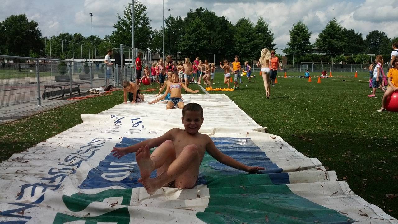 Deze jongen vermaakt zich wel. (Archieffoto)