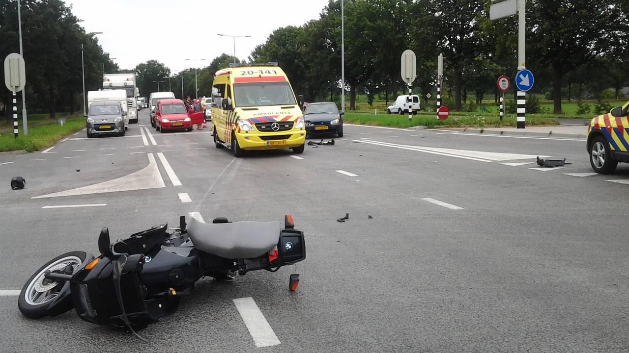 Verkeer op N65 stilgelegd (Foto: Bart Meesters/Meesters Multimedia)