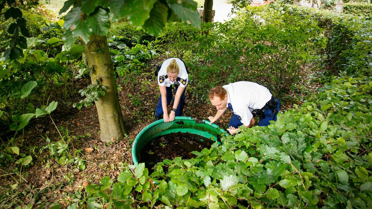 Man in put in Heusden. (Foto: Bram van Oosterhout/Gwingo)