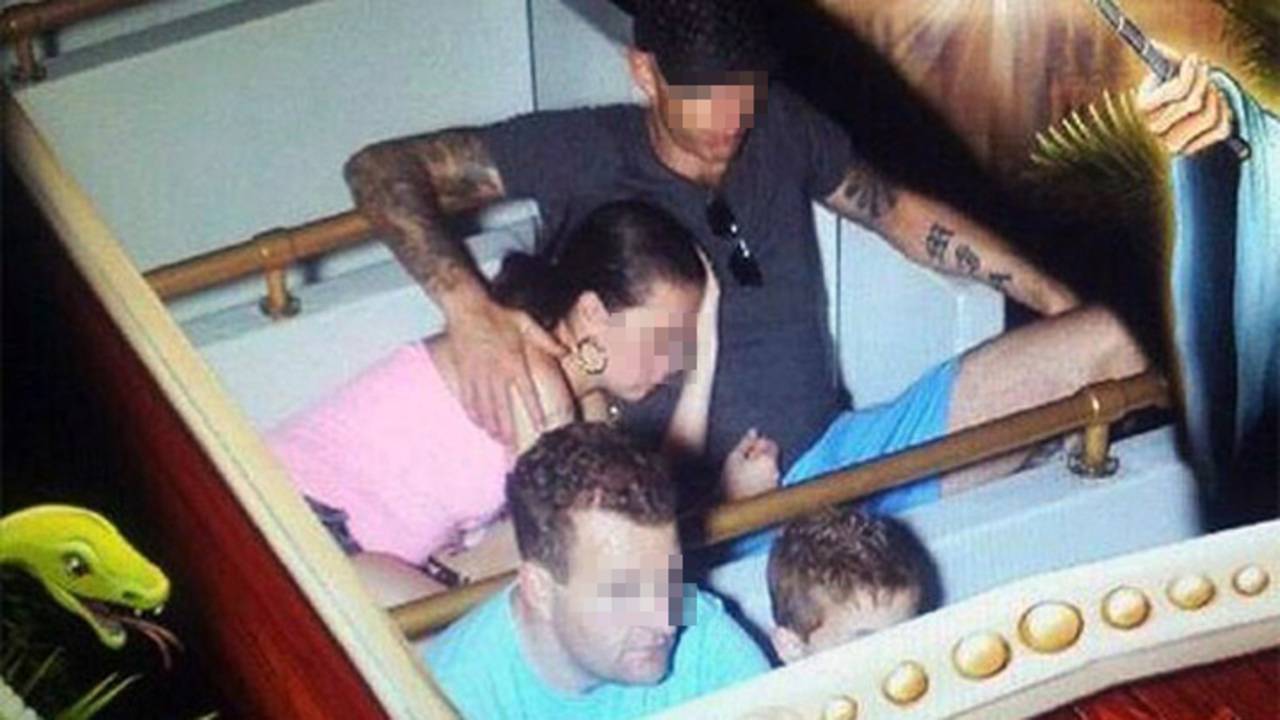 Efteling: 'Deze dame is tegen haar man aangekropen zonder verdere bijbedoeling'