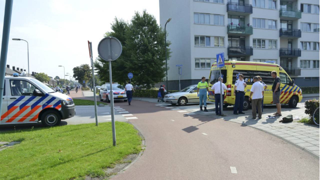 Buurtbewoners noemen het kruispunt gevaarlijk. (Foto: Perry Roovers/SQ Vision)