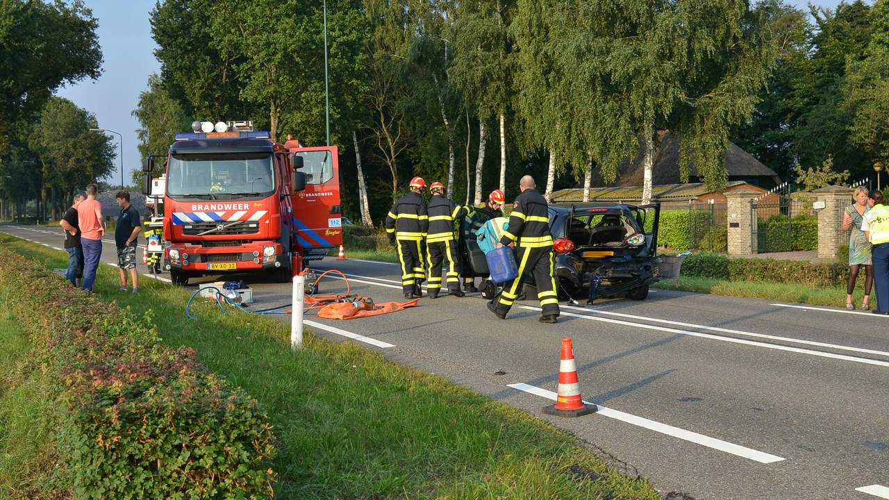 De schade aan de auto's is groot (Foto: Perry Roovers/SQVision)