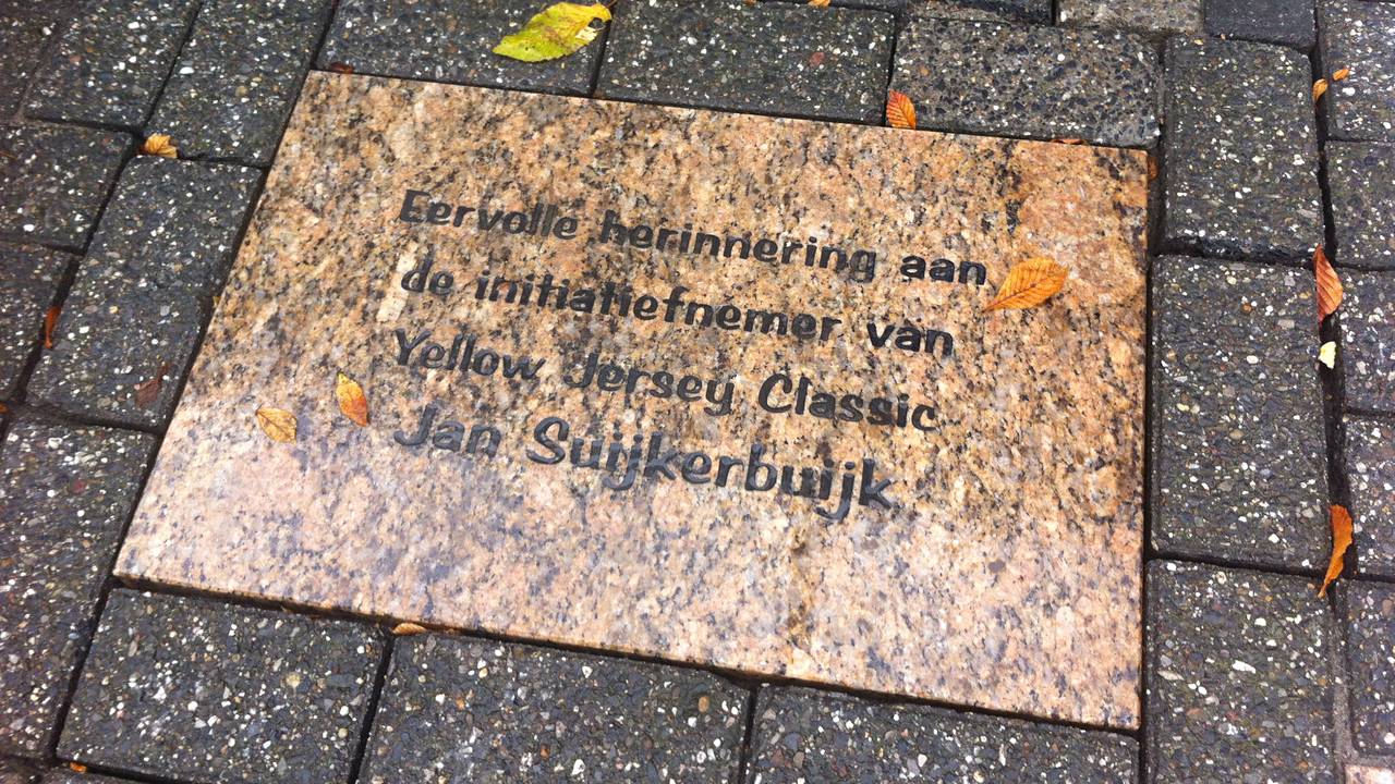 De gedenksteen voor Jan Suijkerbuijk (foto: Job van der Zon)