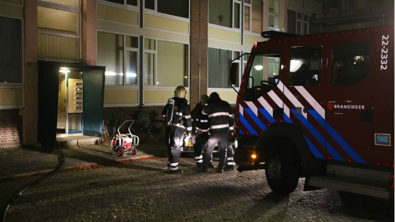 18-jarige verdacht van brandstichting Offenbachlaan (Foto: Perry Roovers/SQ Vision)