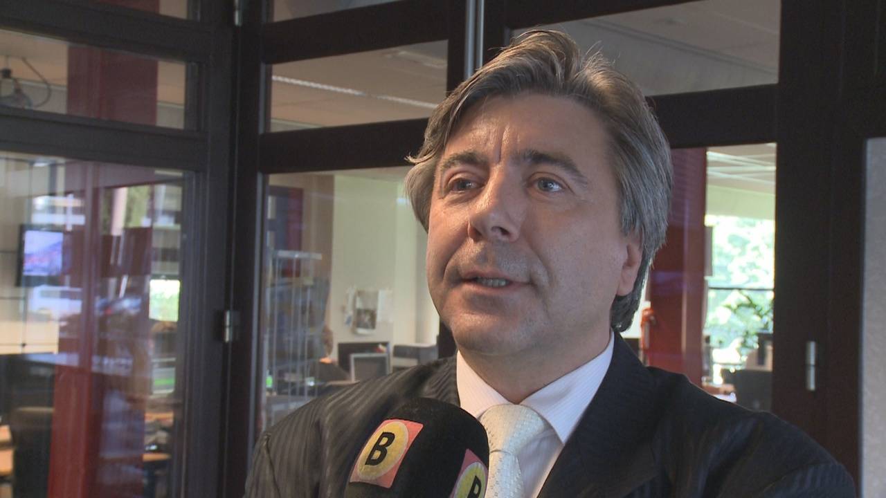 Schuldeiser achter Dick Schouw aan