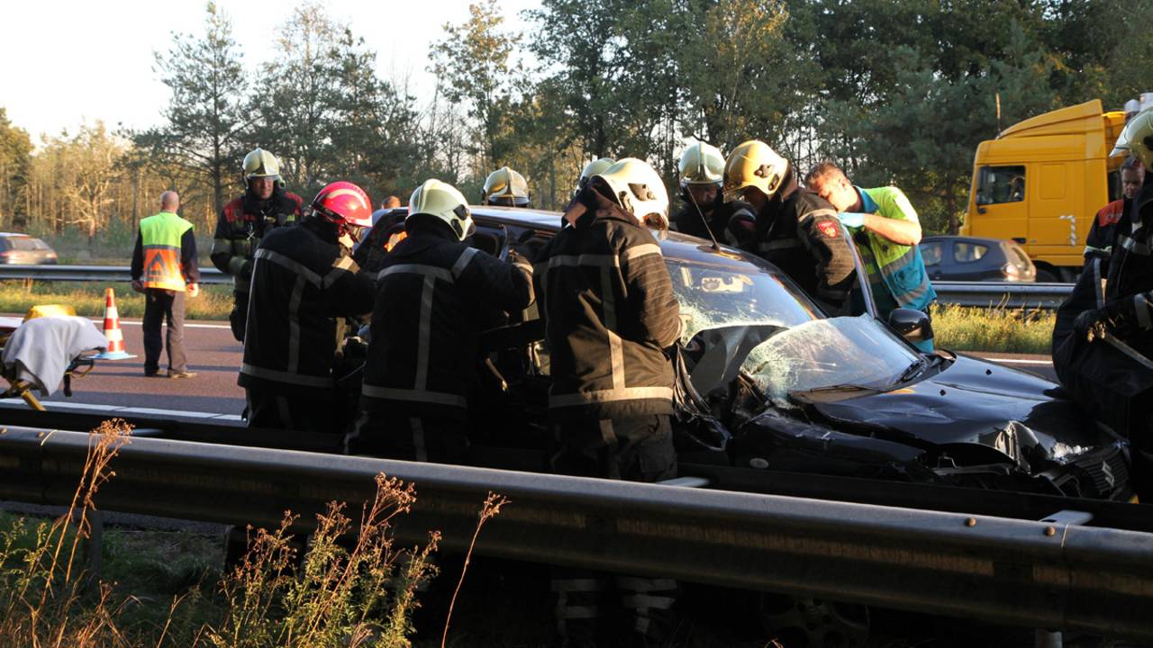Vrouw gewond bij ongeluk op A67. (Foto: Martien van Dam/SQ Vision)