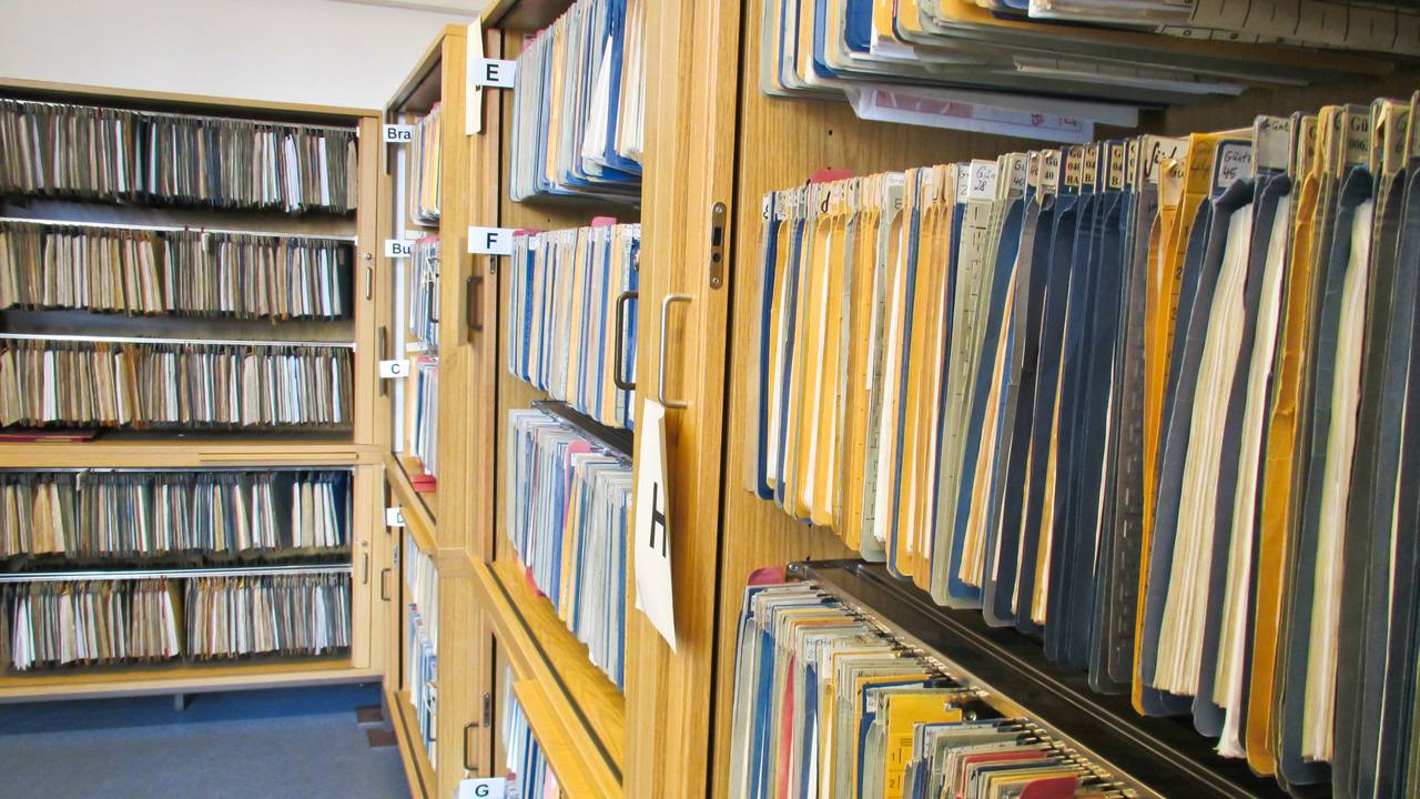 De man en vrouwen dienden continu Wob-verzoeken in.