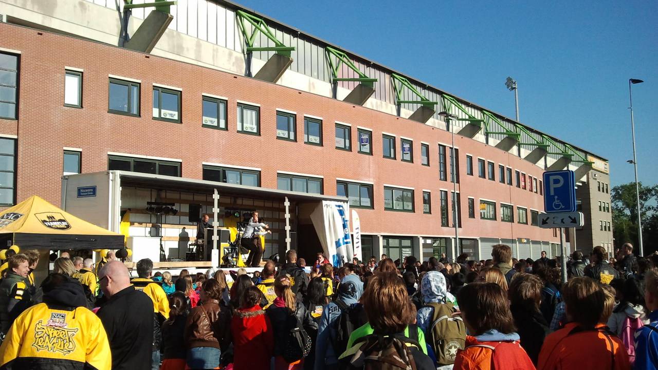 Kinderen sprinten voor gezond leven bij NAC Stadion Breda ...