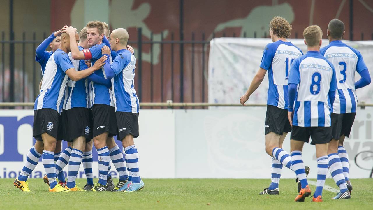 FC Eindhoven viert de benutte strafschop van Jasper Waalkens (Foto: VI-Images)