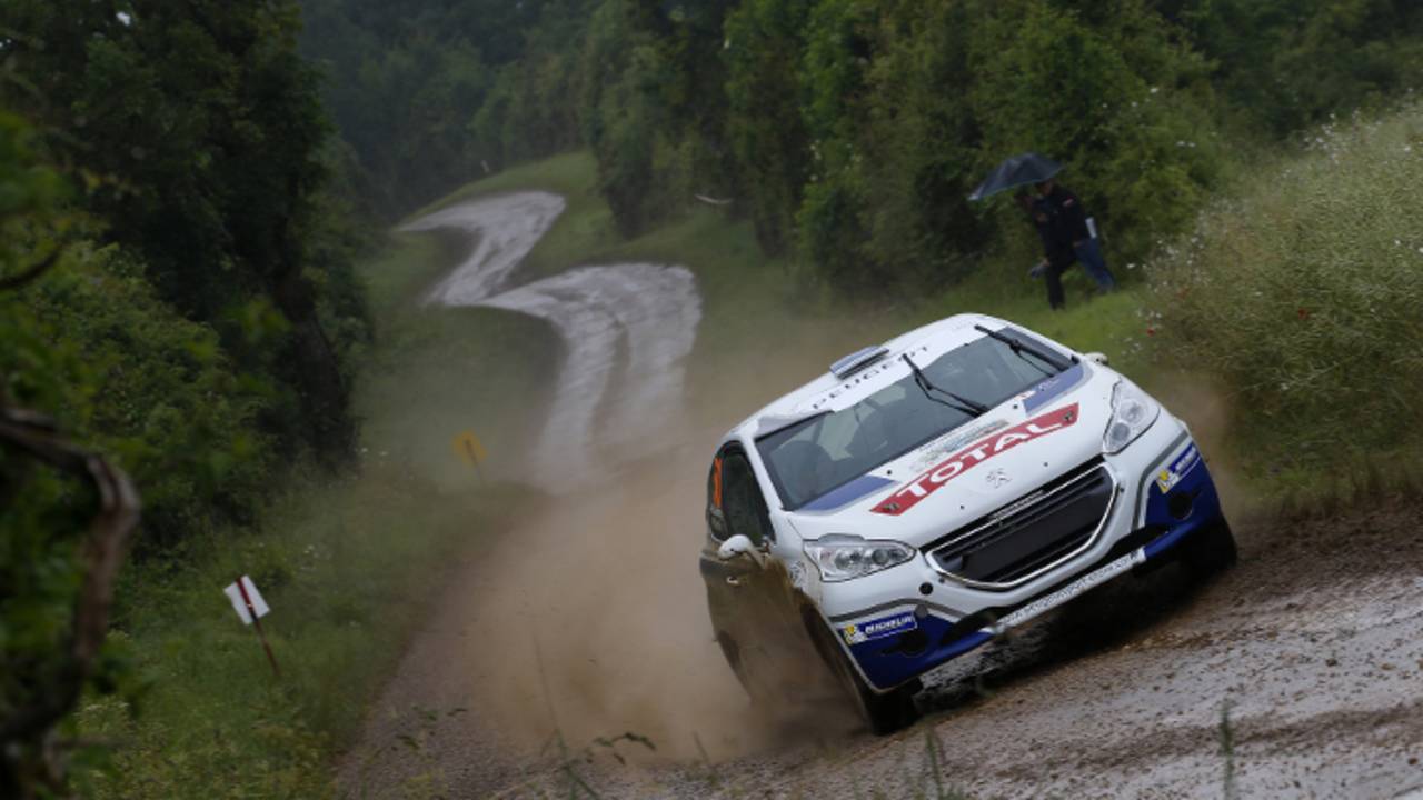 Kevin Abbring in de Peugeot 207 die volgend seizoen wordt vervangen.