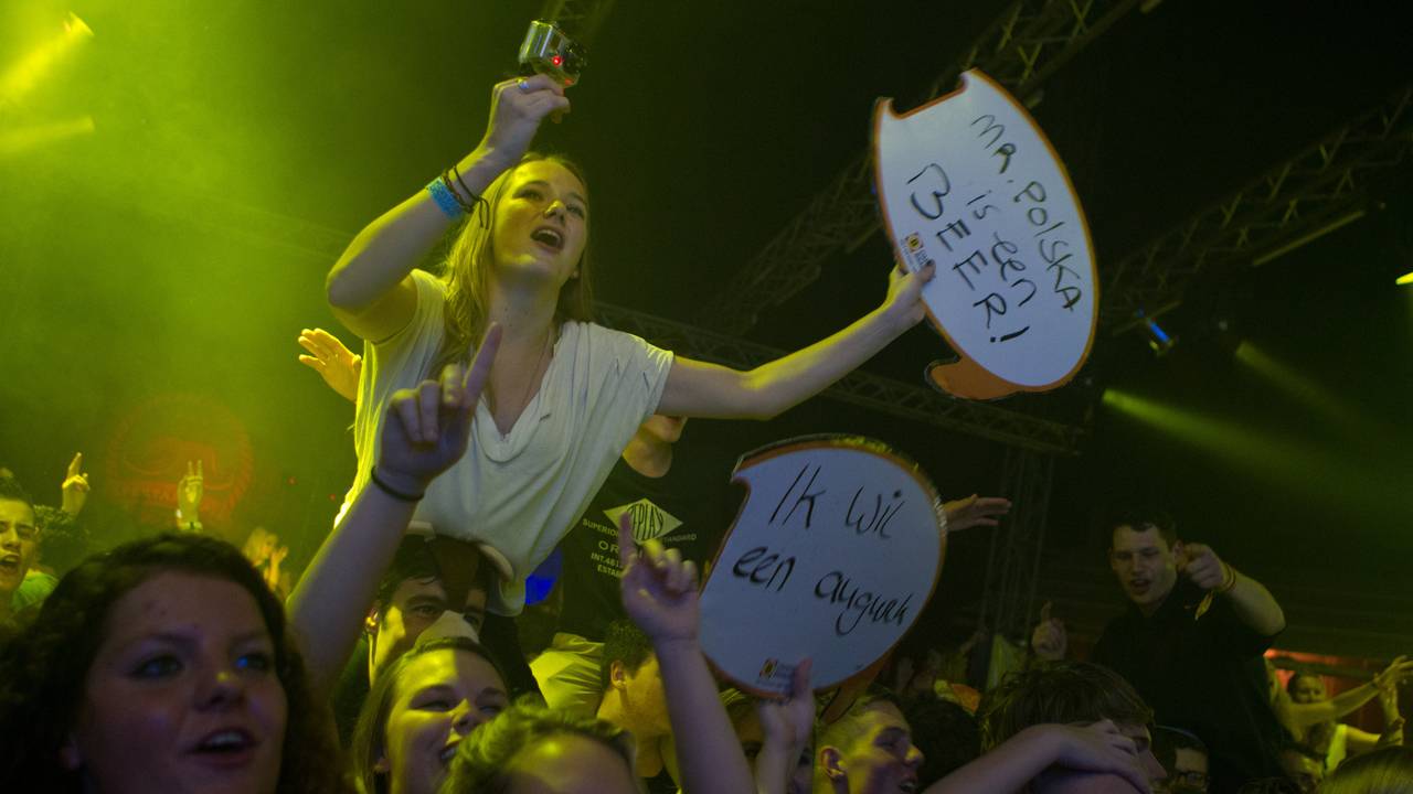 FestyLand 2013 - Publiek gaat los (foto: Dré Galiart)