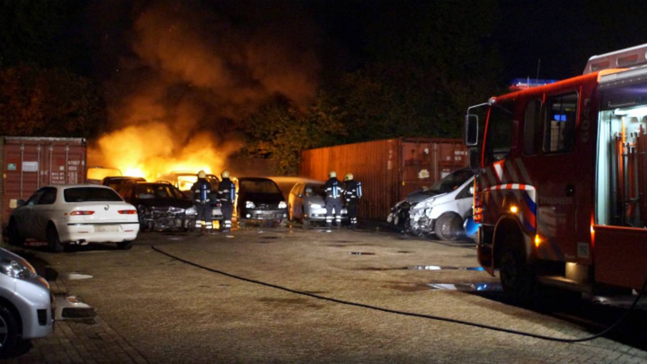 De oorzaak van de brand is onduidelijk. (Foto: Martijn van Bijnen/FPMB)