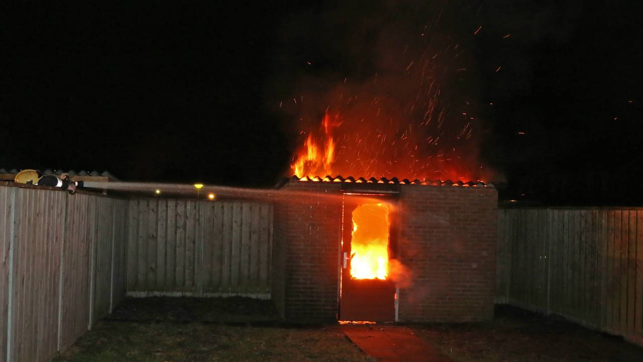Schuur uitgebrand in Sprang-Capelle. (Foto: Erik Haverhals/FPMB)