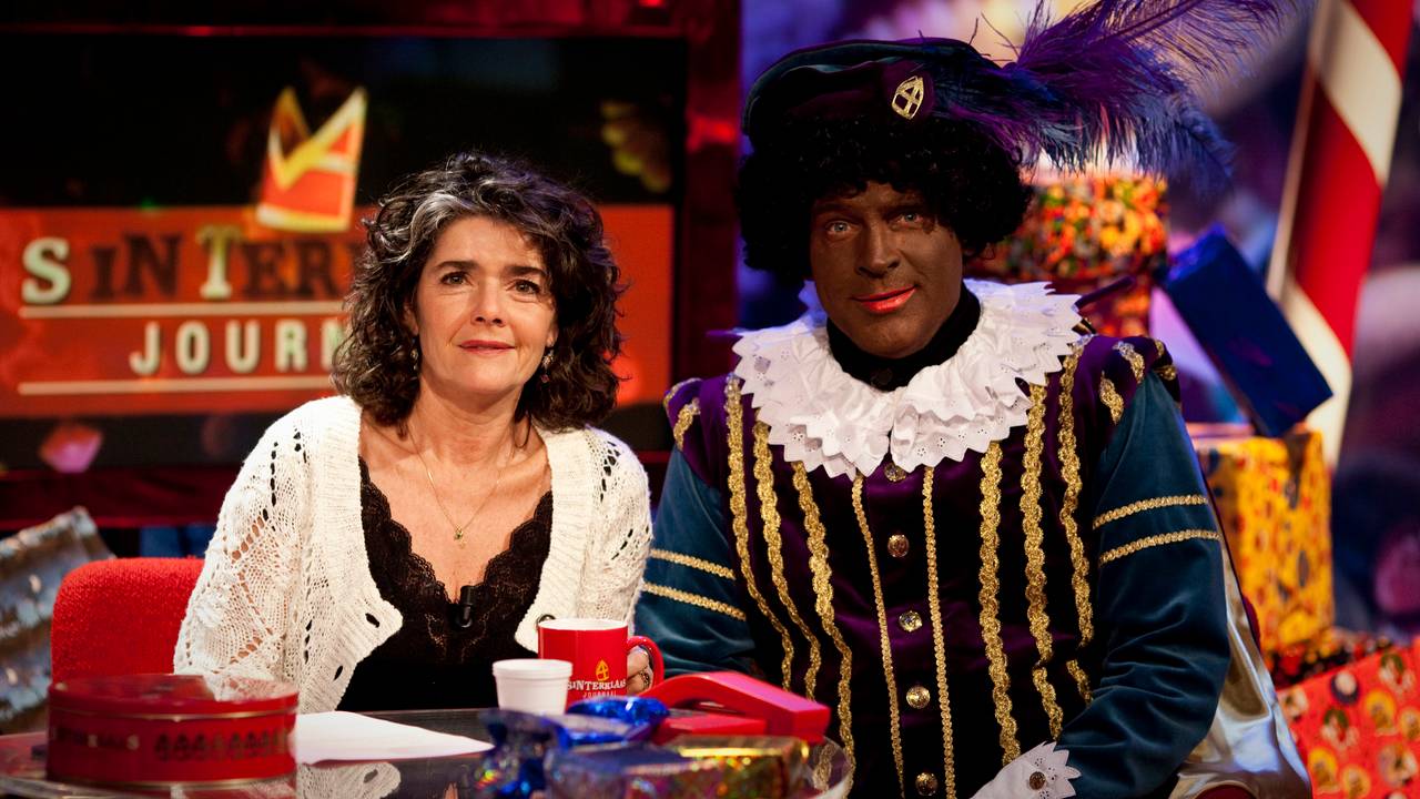 Dieuwertje Blok (links) en Zwarte Piet (Foto: ANP)