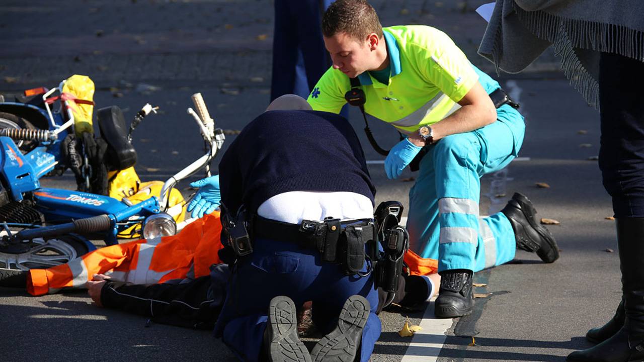 Snorfietser gewond na aanrijding Eindhoven - Omroep Brabant
