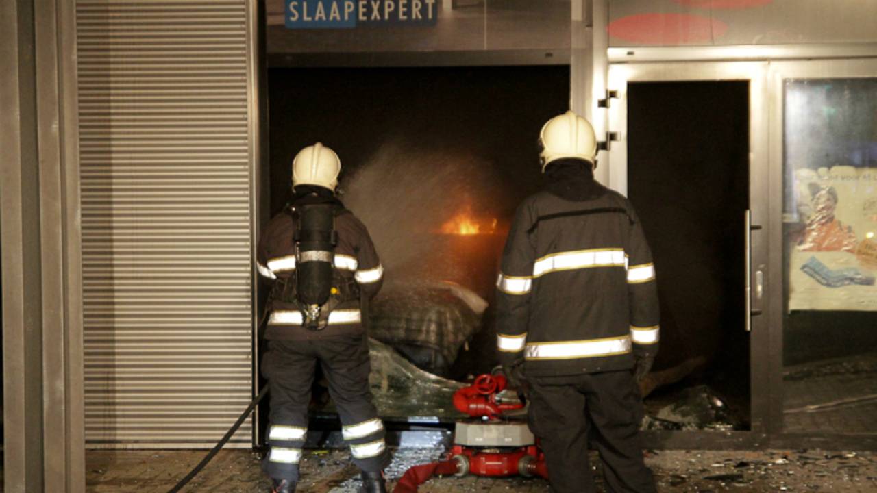 Verdachte brandstichting beddenwinkel Helmond aangehouden