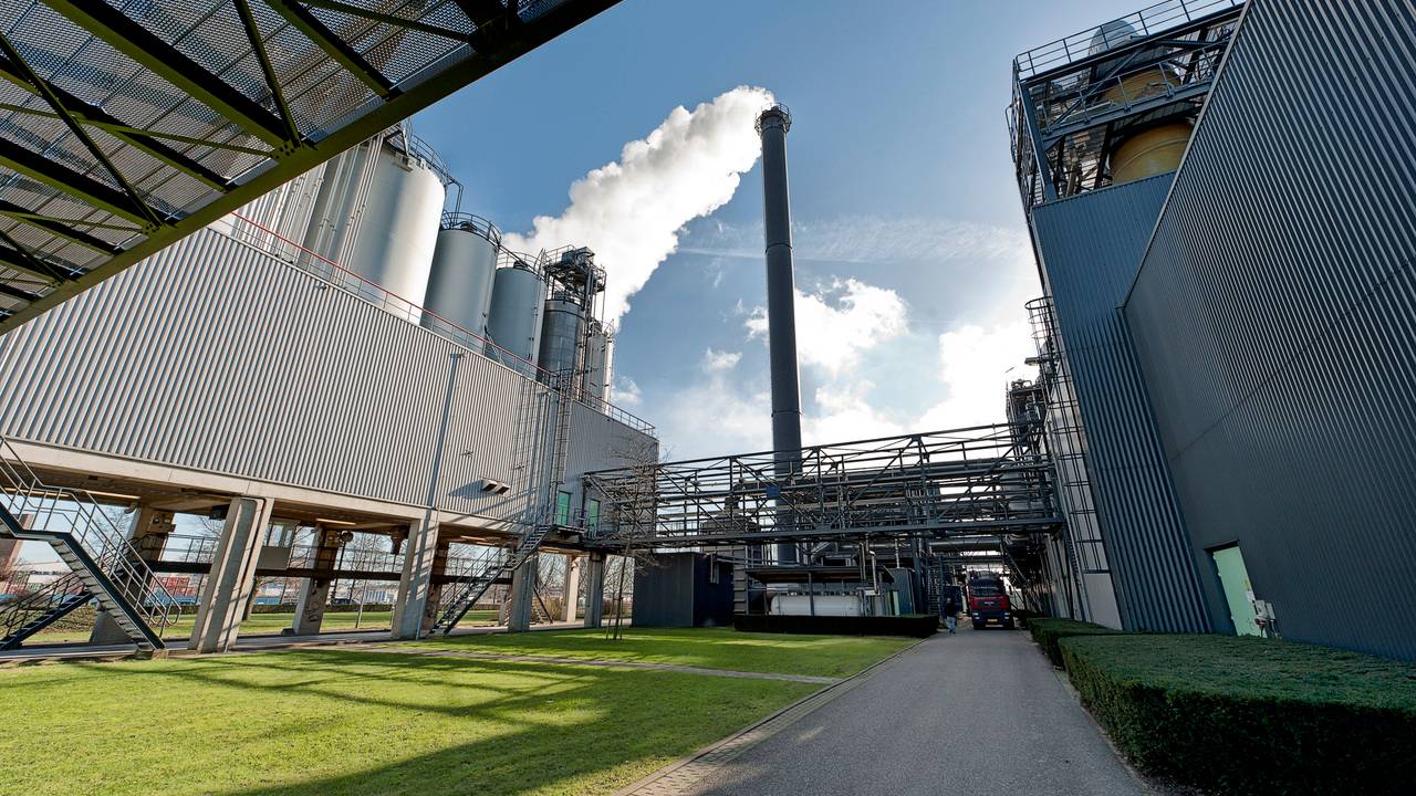 Slibverwerker SNB in Moerdijk. foto: SNB