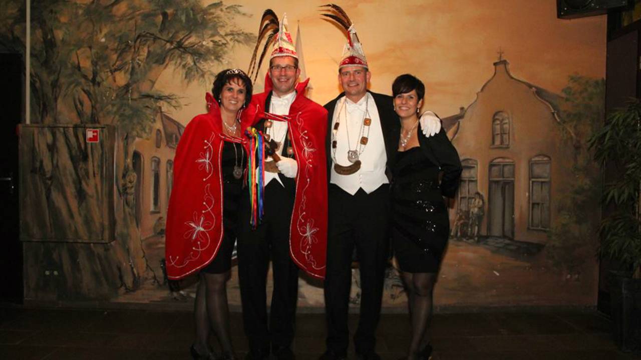 Prins Ron, Yvon en adjudanten (foto: Carnavalsvereniging De Keieschieters)