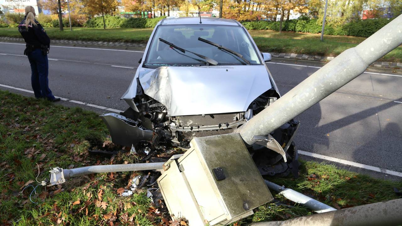 De auto had een klapband. (Foto: Gabor Heeres / SQ Vision)