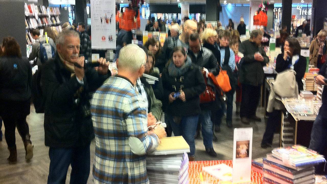 Rudolph van Veen signeerde zijn nieuwe kookboek