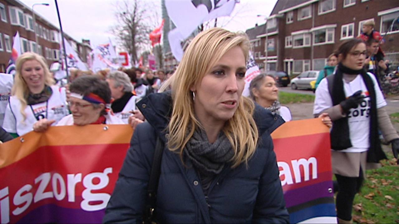 Lilian Marijnissen (SP) krijgt patiënt cadeau: 'Met een fles wijn maak je me echt niet blij ...