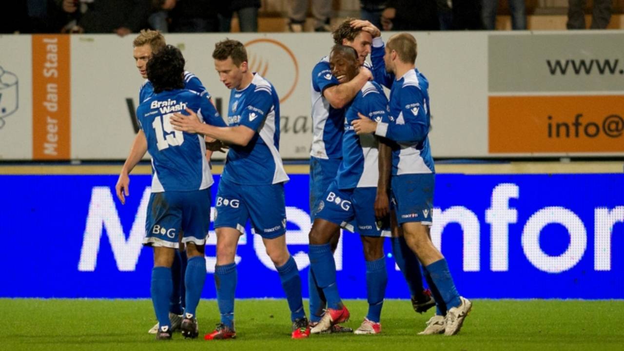 FC Den Bosch-spelers vieren een feestje (VI-Images)