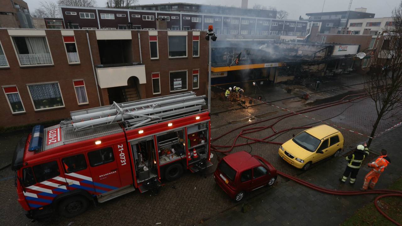 De panden zijn verwoest door de brand. (Foto: Sander van Gils / SQ Vision)