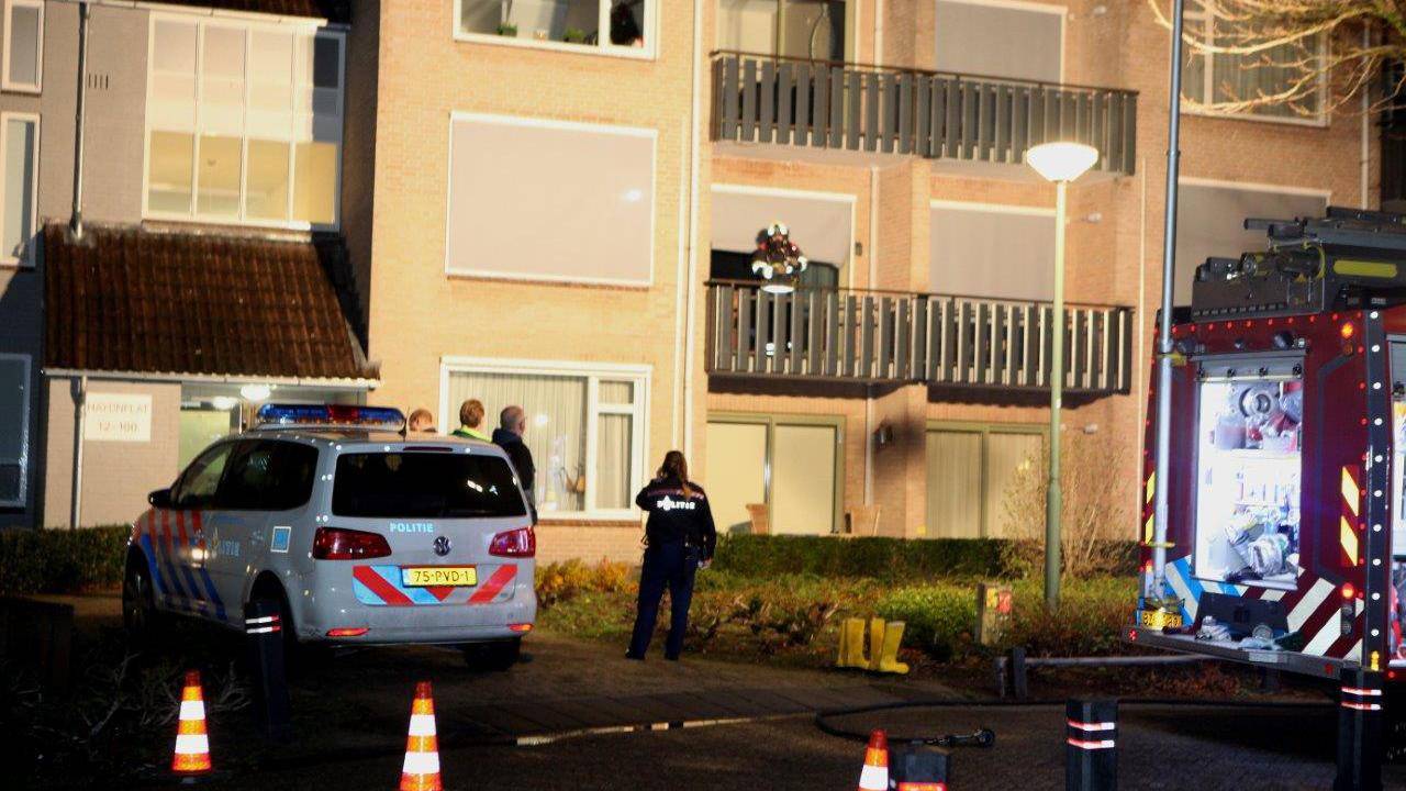 Brandweer in woning Schijndel (foto: Bart Meesters Multimedia).