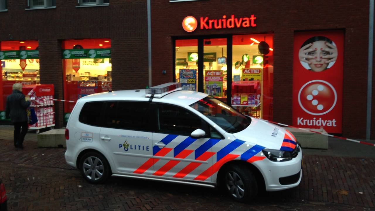 Gewapende overval Kruidvat Grave (foto: Marco van den Broek/SQ Vision)