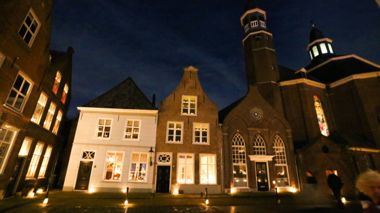 Monumentale pandjes verlicht