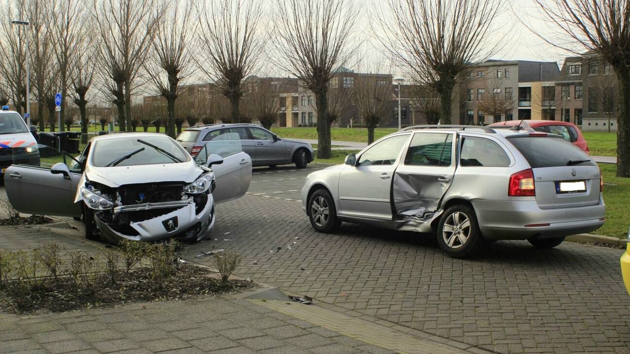 Ongeluk op Leurse Dijk in Etten-Leur: Foto: Alexander Vingehoeds/Obscura Foto