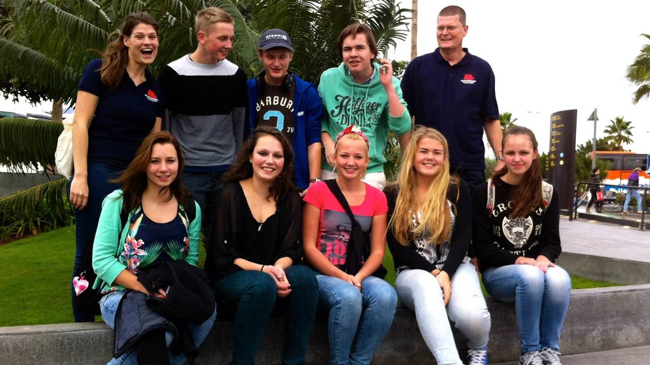 Lenn en Janne Groenen tussen de zeilers