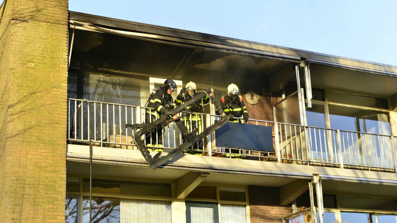 De brandweer had het vuur snel onder controle (Foto: Jules Vorselaars/JV Media)