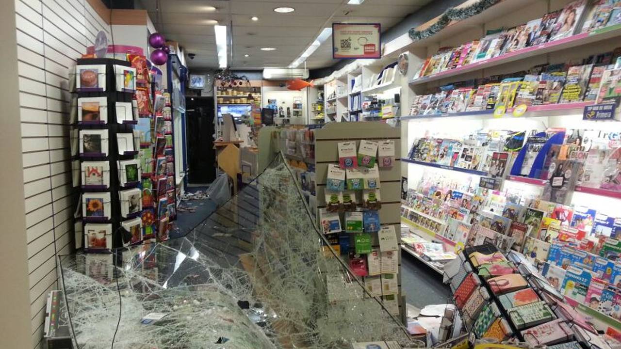 De ravage in de winkel (Foto: Primera Prinsenbeek)