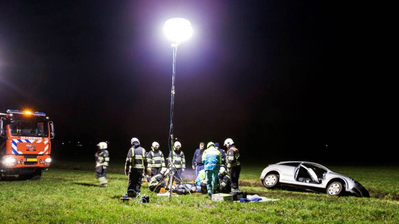 Dronken bestuurder rijdt in sloot (foto: Saskia Kusters/SK-Media)