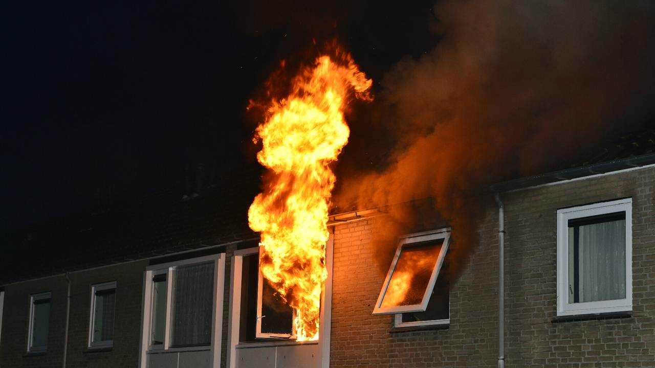 Het huis is helemaal uitgebrand (Foto: Jules Vorselaars/JV Media)