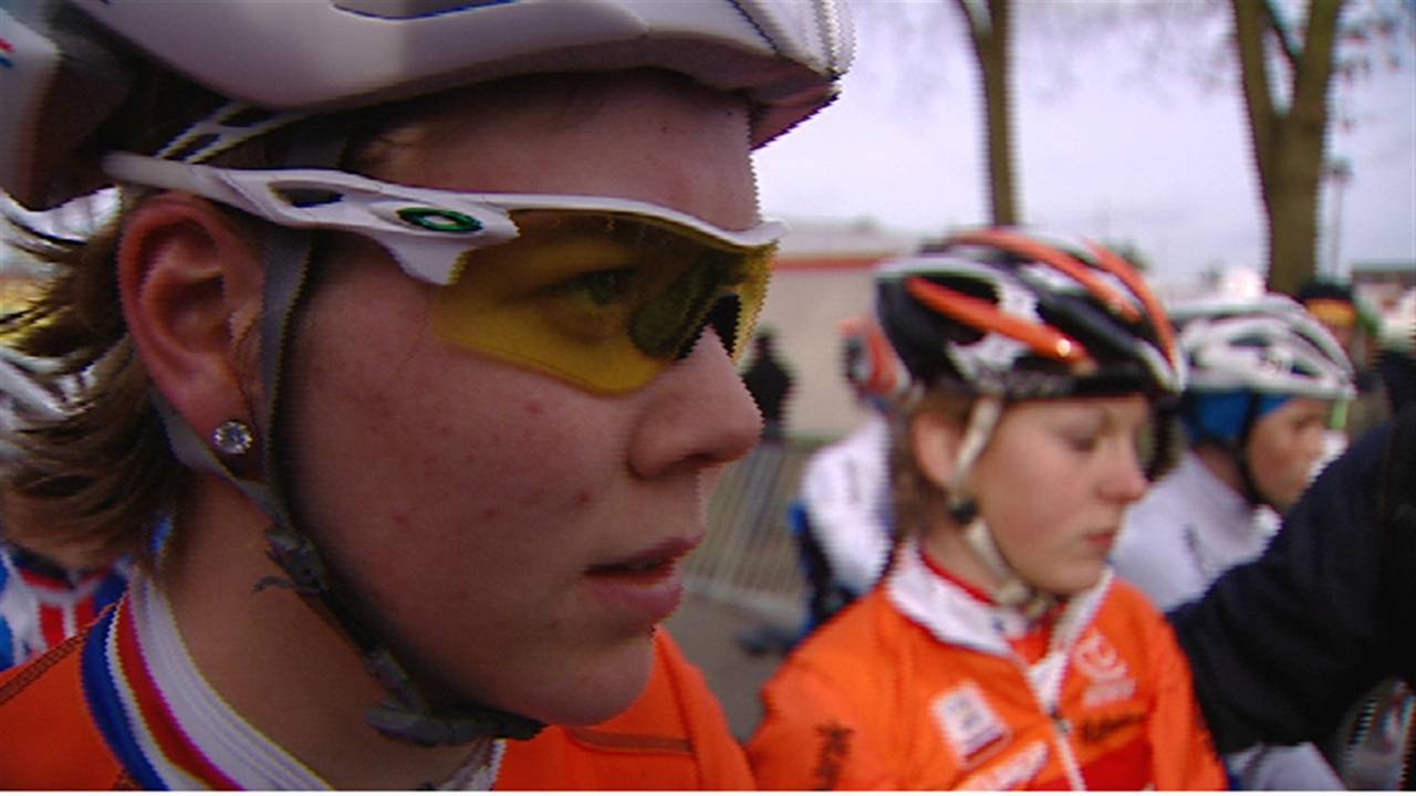 Yara Kastelijn (rechts) tekent bij nieuwe crossploeg