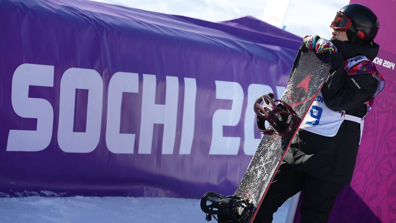 Cheryl Maas met haar opvallende handschoenen.