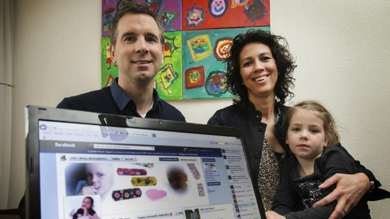 Zoës ouders Marc en Caroline met zusje Lynn (Foto: Ron Magielse, Het Fotoburo)