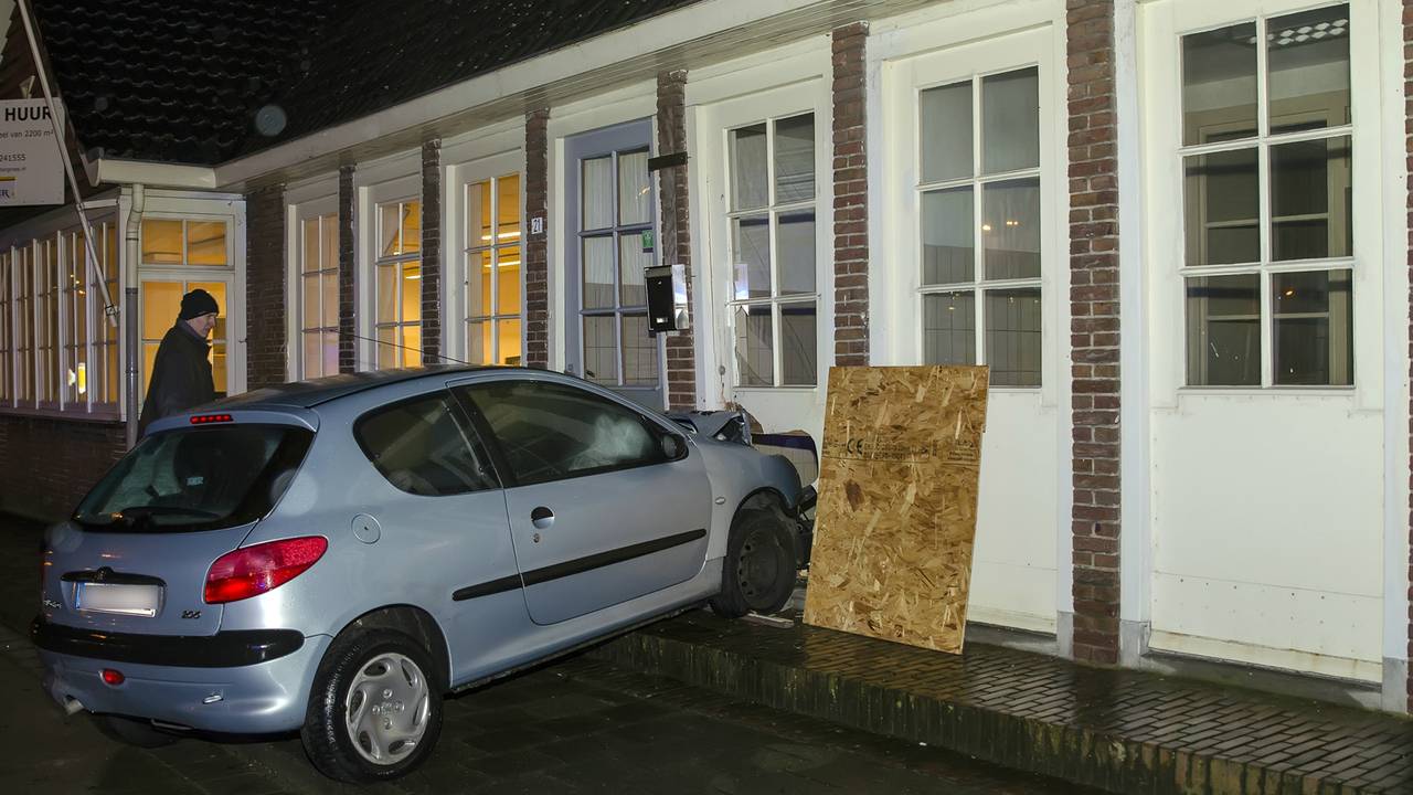 De auto moest onverwachts uitwijken (Foto: Jack Brekelmans/JV-Media)