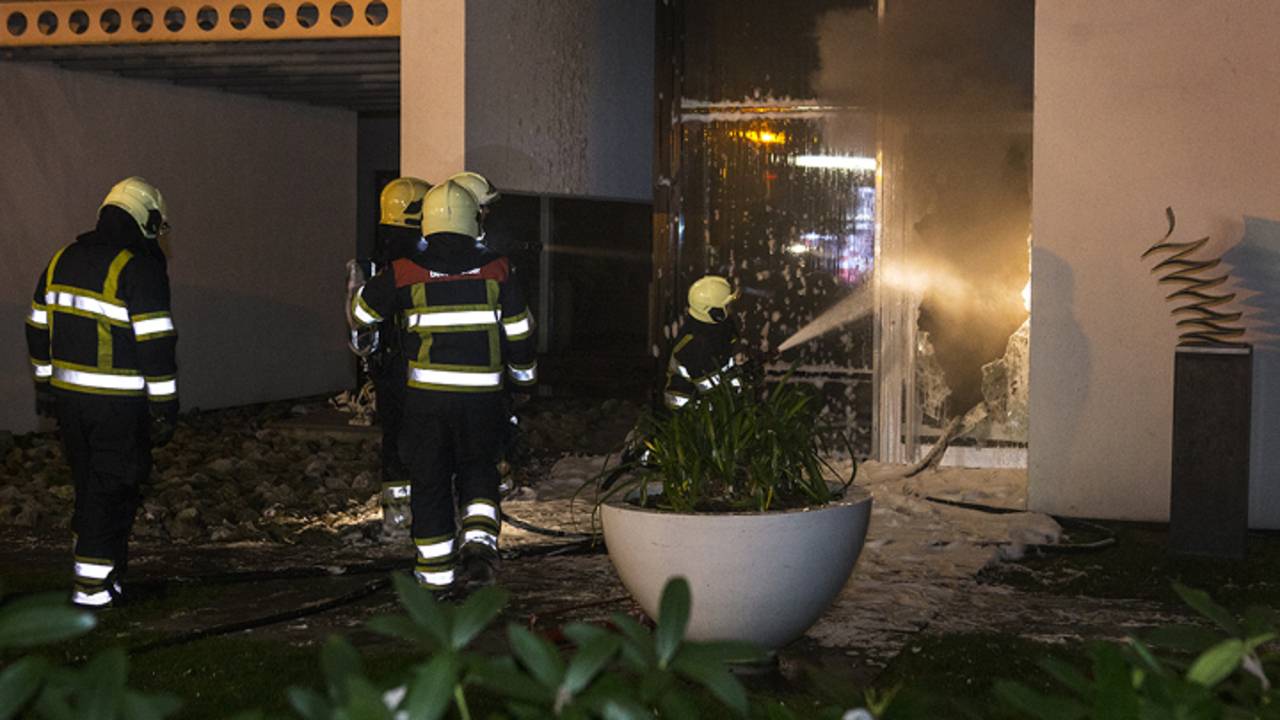 Voordeur woning geforceerd (foto: Sander van Gils / SQ Vision)
