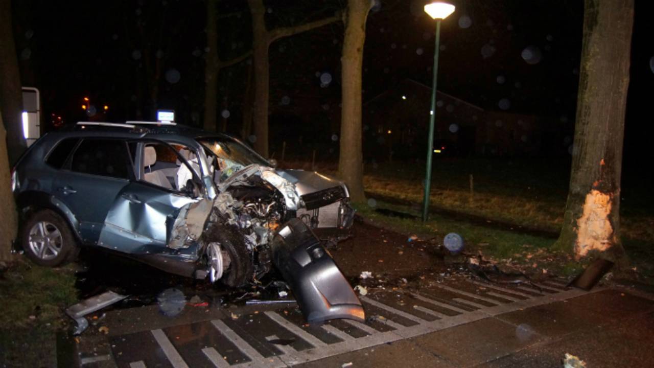 Vanwege de carnavalsoptocht eerder op de dag waren de pijlen op de vluchtheuvel door de gemeente ver
