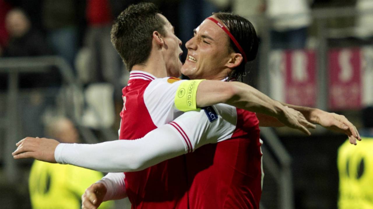 Nemanj Gudelj in het shirt van AZ (foto: ANP)