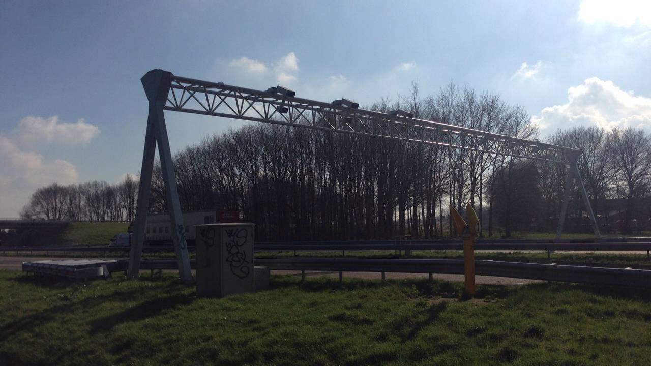 De trajectcontrole op de A58 gaat weer aan.