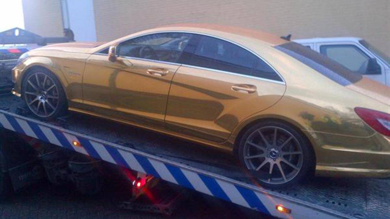 Een van de in beslag genomen auto's. (Foto: Openbaar Ministerie)