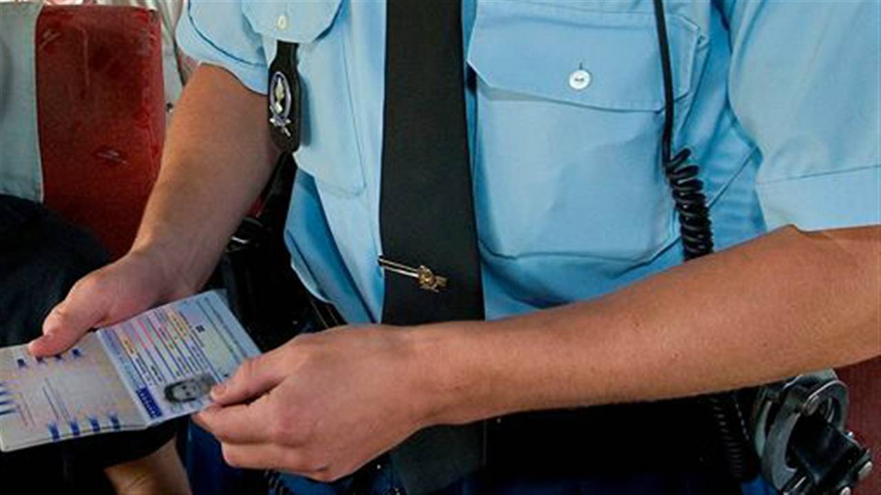 Douane-beambten kunnen beter niet in werkkleding reizen