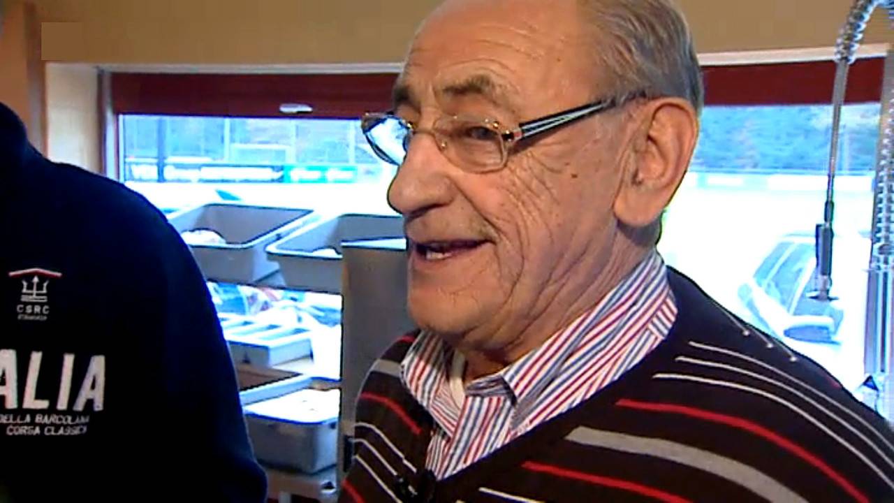 Een goed voorbeeld van de typische PSV-sfeer bewaakt door Harrie van Kemenade