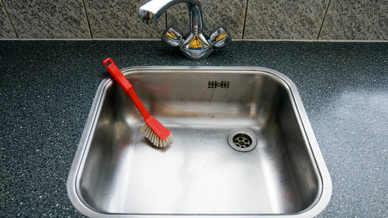 De man nam onder meer afwasborstels mee naar huis (Foto: archief ANP)