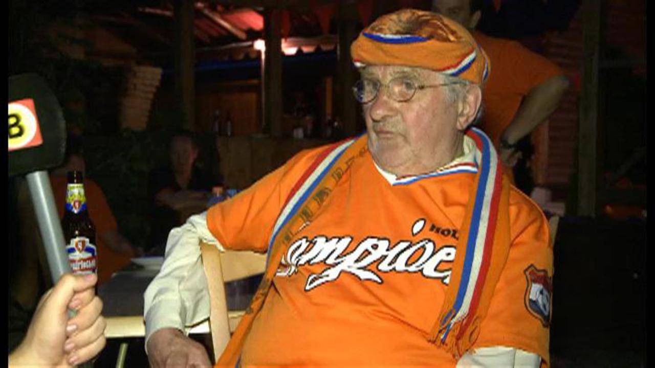 'Overleden bejaarde man (83) in stemhokje Oosterhout was Oranjefan Cees