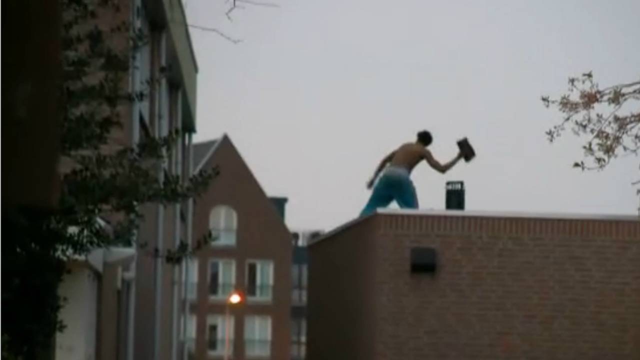 Jeugdstraf geëist tegen dakpannengooier.